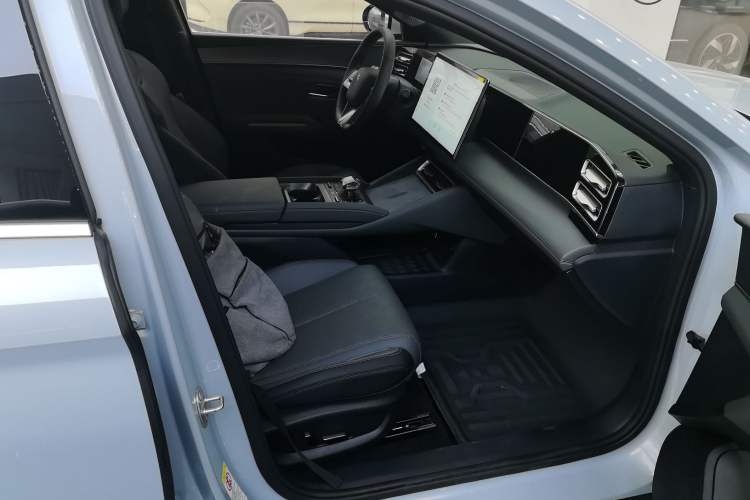 Used BYD Qin L 2024 DM-i 120KM Excellence Model Right Front Seat