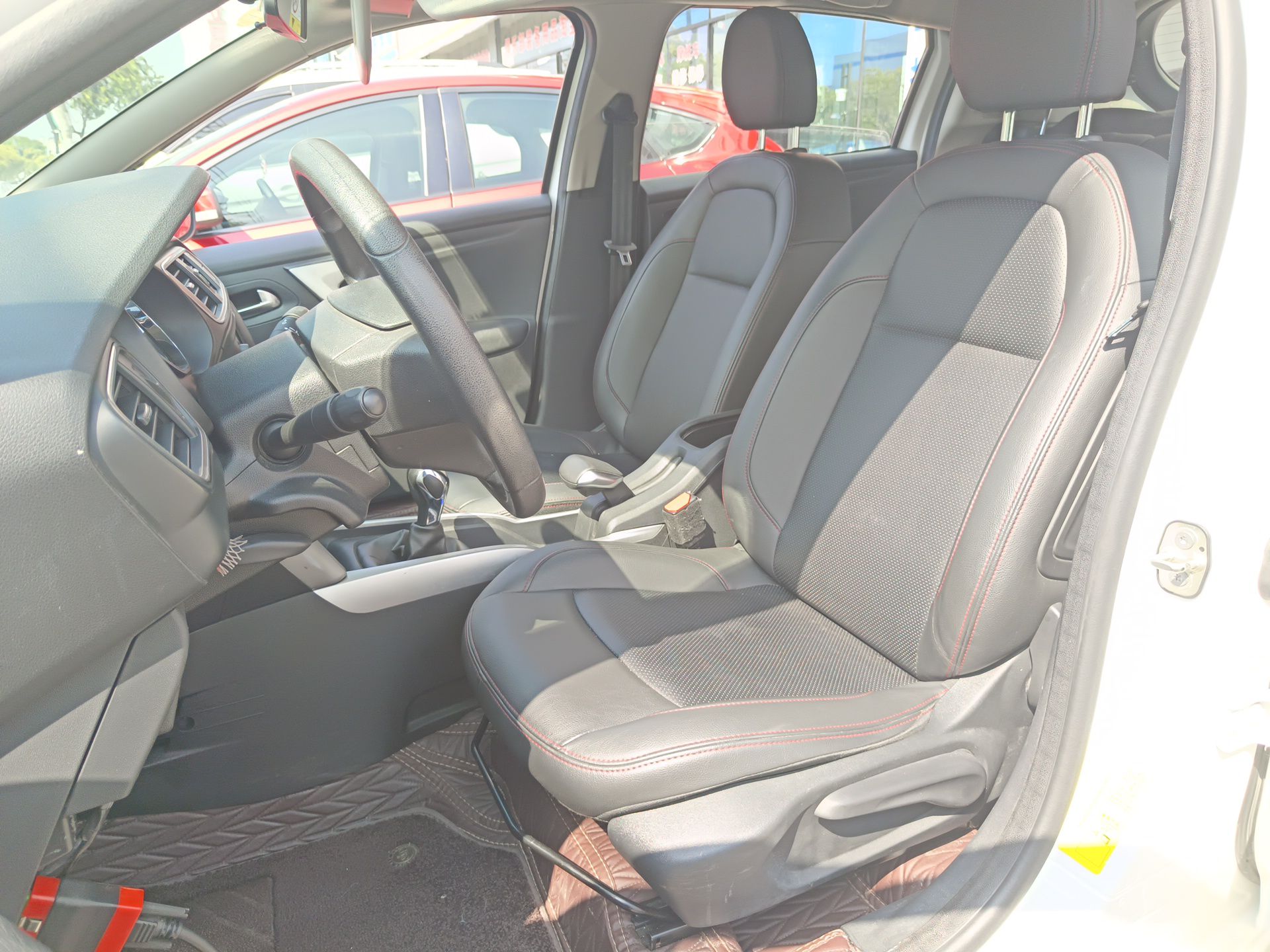 Переднее сиденье в автомобиле