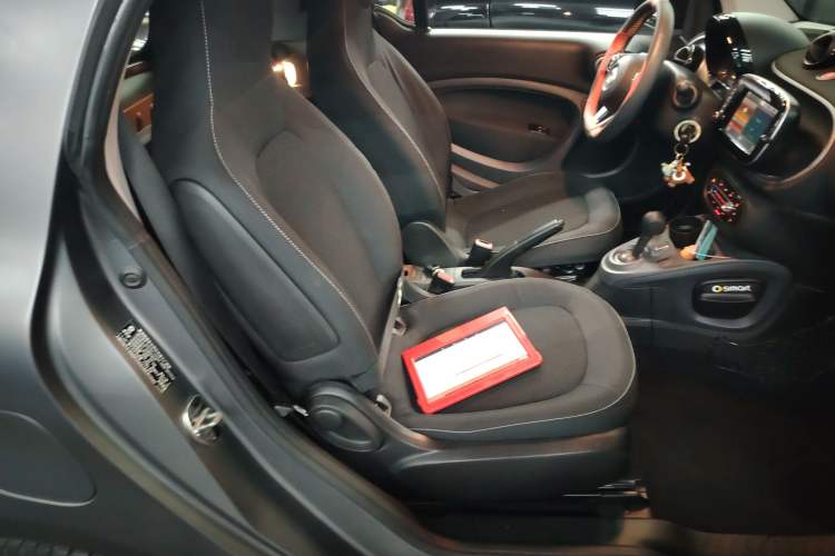 Used smart fortwo 2019 0.9T 66kW Hardtop Engine Version China VI Emission Standard
