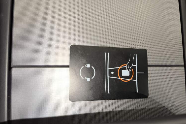 Used Tesla Model Y 2025 Rear-Wheel-Drive Version
