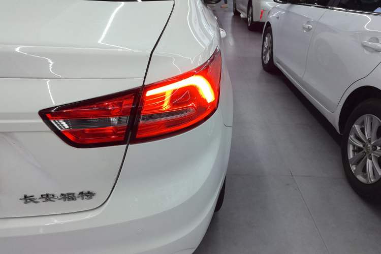 Used Ford Escort 2015 1.5L Automatic Comfort Edition Right Rear Taillight