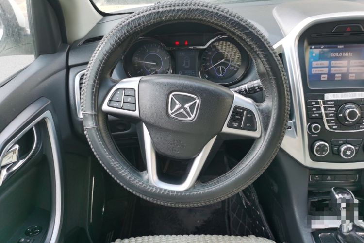 Used JMC Yusheng S350 2016 2.4T Automatic 2WD Diesel Luxury Version with Sunroof 5 Seats Steering Wheel