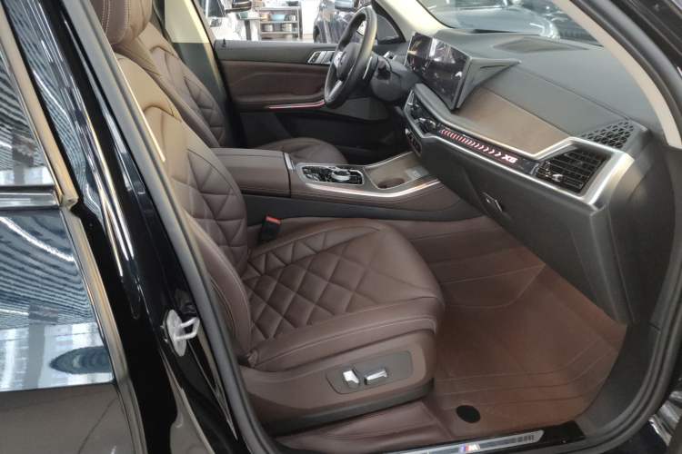 Used BMW X5 2023 xDrive 30Li Luxury M Sport Night Edition Package
