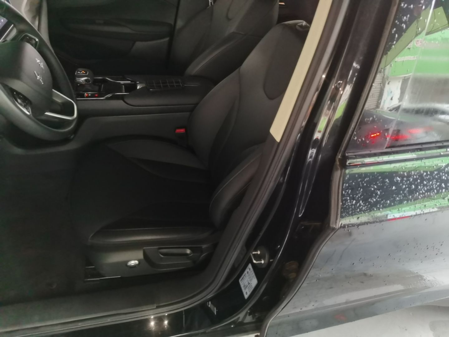 Hongqi E-QM5 2022 431 km Charge & Enjoy Edition — снимка 17