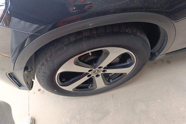 Used Mercedes-Benz GLC 2022 Facelifted GLC 260 L 4MATIC Dynamic Edition Left Front Wheel Hub