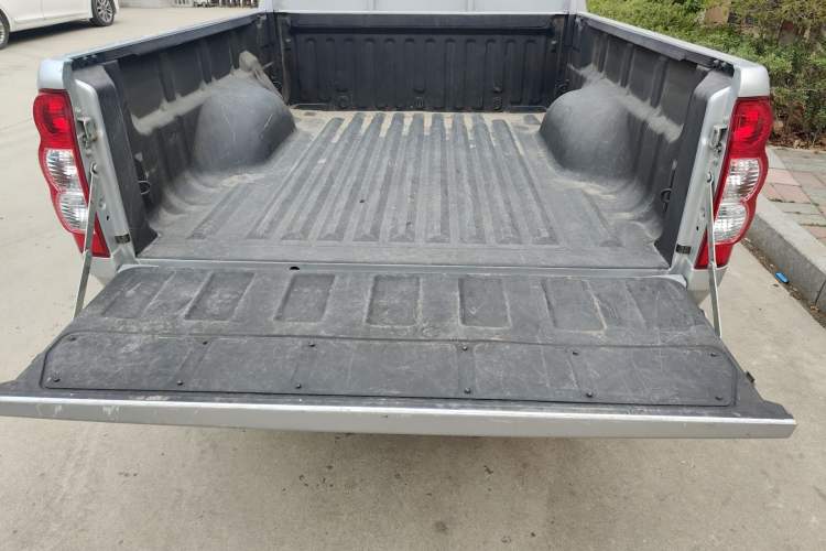 Used Great Wall Wingle 5 2023 2.4L Gasoline Two-Wheel-Drive Entry-Level Big Double Trunk