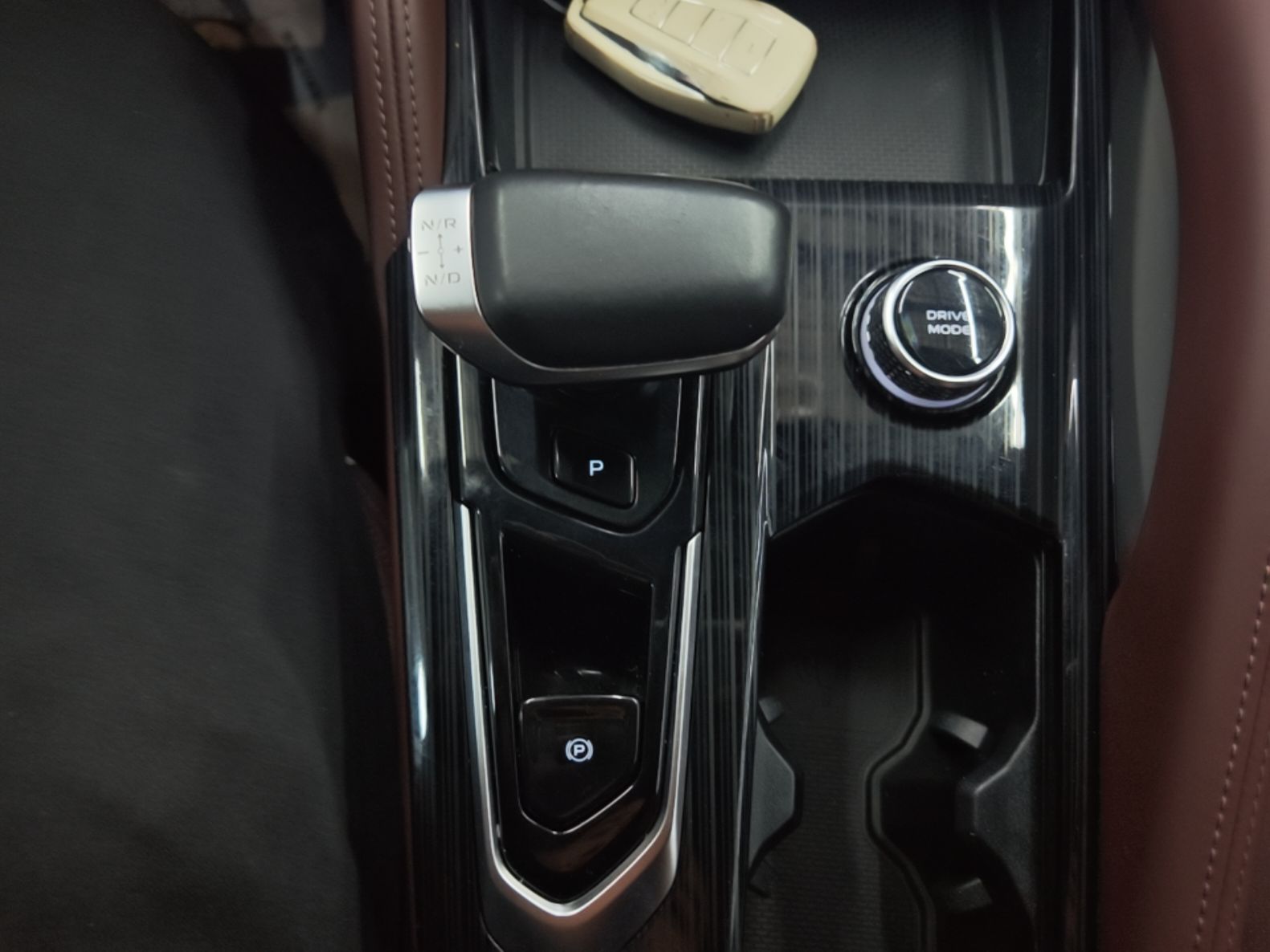 Geely Auto Monjaro L 2021 2.0TD DCT EVO Two-Wheel Drive Prestige Version — снимка 16