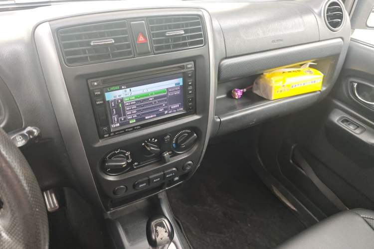 Used Suzuki Jimny 2011 1.3 AT Audio And AC Panel