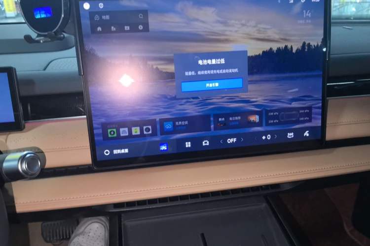 Used Geely Galaxy 8 2025 130km EM-P Starship Edition Audio And AC Panel