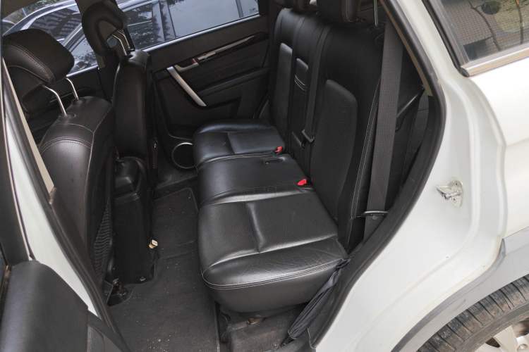 Used Chevrolet Captiva 2015 2.4L 4x4 Flagship Edition 7-Seater
