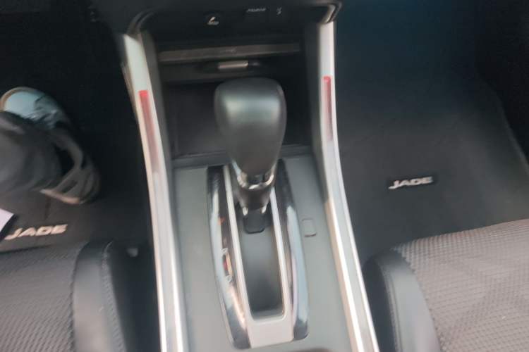 Used Honda Jade 2014 1.8L Automatic Comfort Elite Version 5 Seats Gear Lever