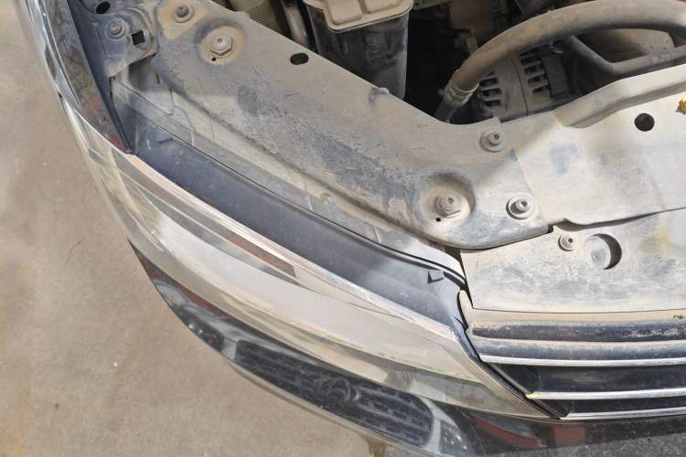 Used Volkswagen Sagitar 2015 1.6L Manual Comfort Model Right Front Headlight