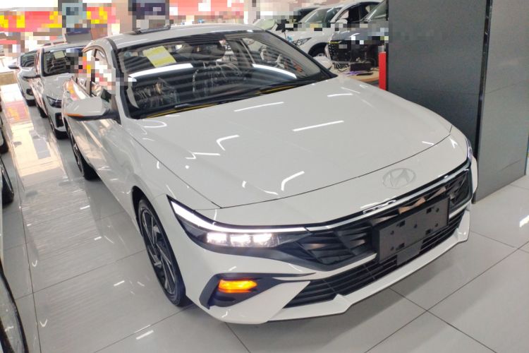 Used Hyundai Elantra 2023 1.5L CVT GLX Elite Edition Front Right 45 Deg