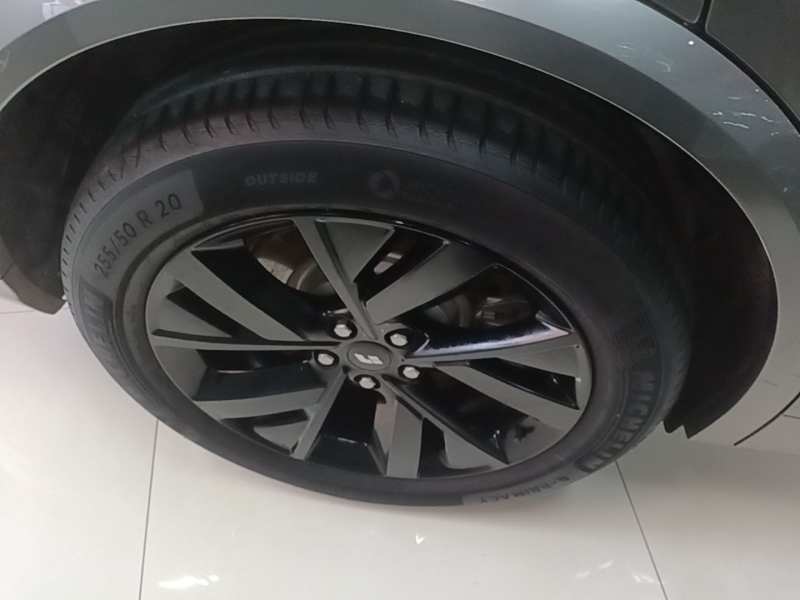 Used Li Auto L8 2023 Pro Model — 25