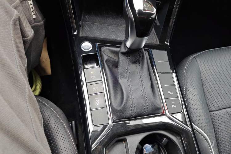 Used Volkswagen Passat 2022 330TSI Luxury Edition Gear Lever