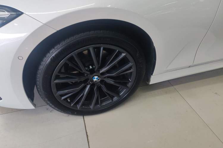 Used BMW 3 Series 2024 325Li M Sport Night Edition Package Left Front Wheel Hub
