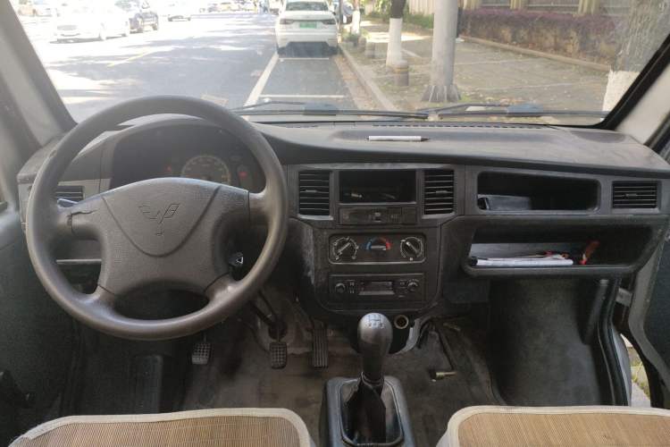 Used Wuling Zhiguang 2015 1.2L Practical LS-I Model Center Console