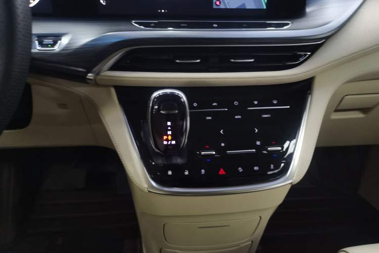 Used Buick GL8 2022 ES Land Cruiser 653T Luxury Model Gear Lever