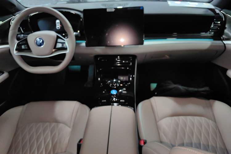 Used BYD Han 2025 EV Intelligent Driving Edition 701KM LiDAR Deluxe Model
