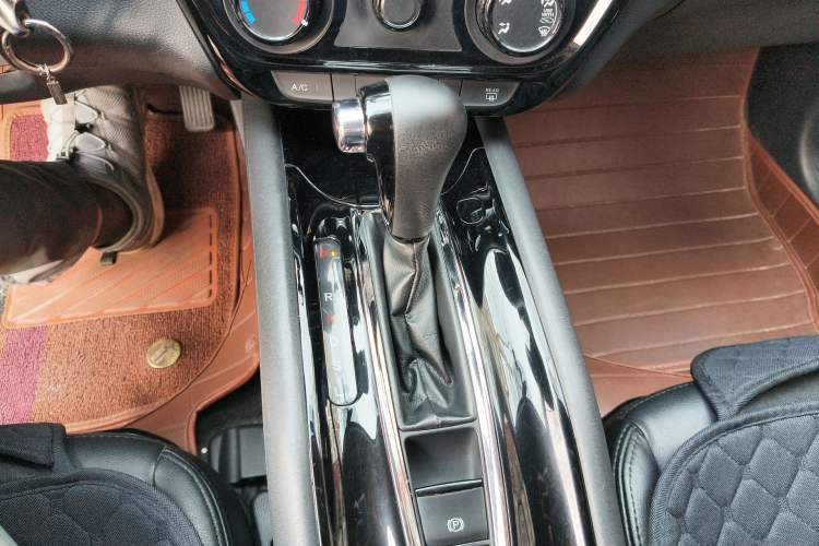 Used Honda Vezel 2015 1.5L CVT two-wheel drive Comfort trim
