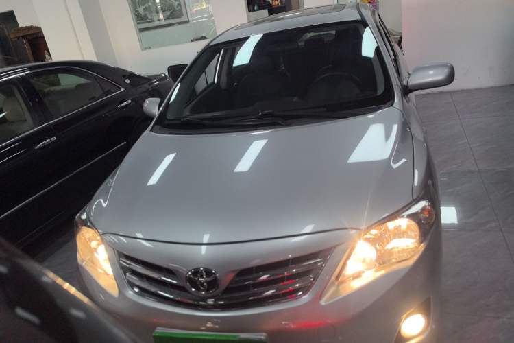 Used Toyota Corolla 2012 Luxurious Edition 1.8L CVT GL-i
