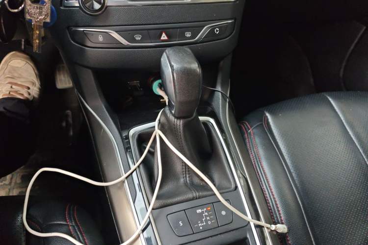 Used Peugeot 408 2015 1.2T Automatic Luxury Edition Gear Lever