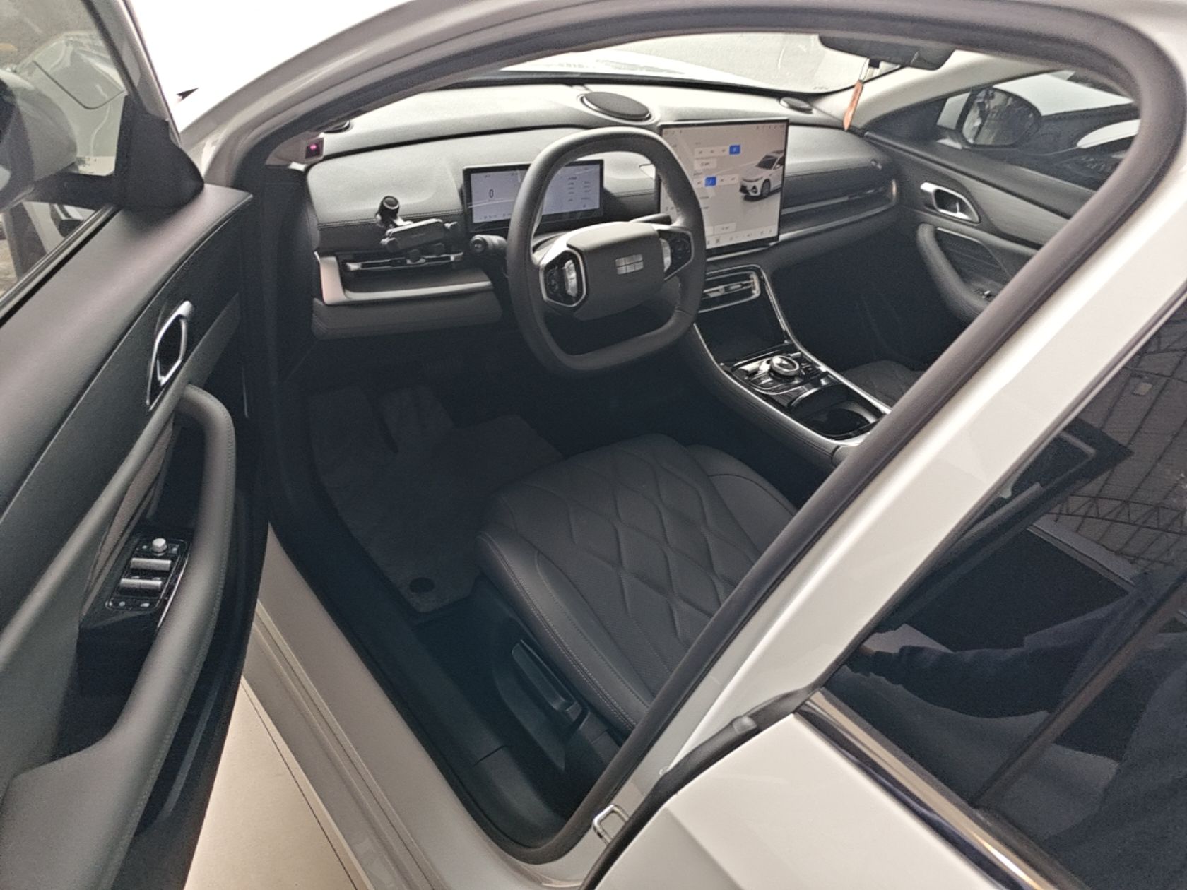 Geely Galaxy A7 2025 Model EM-i 150km Long-Distance Edition — снимка 17