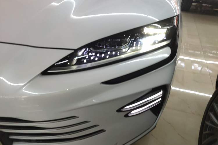 Used BYD Song PLUS New Energy 2024 HONOR Edition DM-i 110km Flagship Model Left Front Headlight