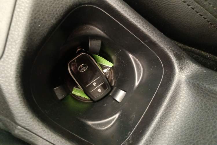 Used Toyota RAV4 2016 2.0L CVT Two-Wheel Drive Fashion Edition China V Standard