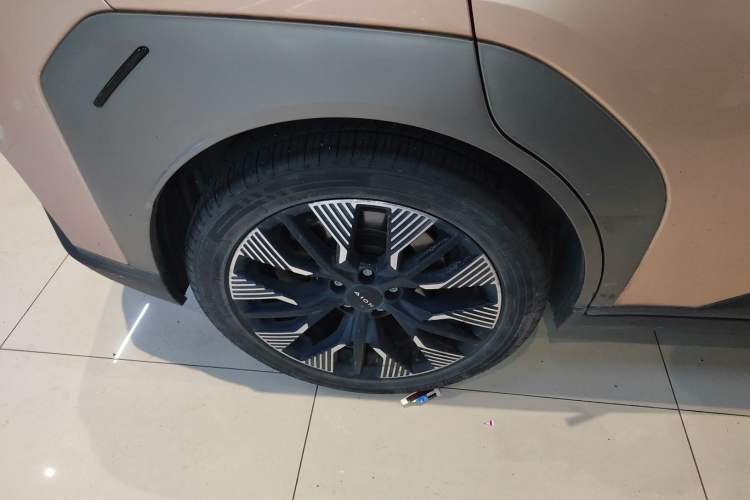 Used AION Y 2022 70 Tech Edition Lithium Iron Phosphate Right Rear Wheel Hub