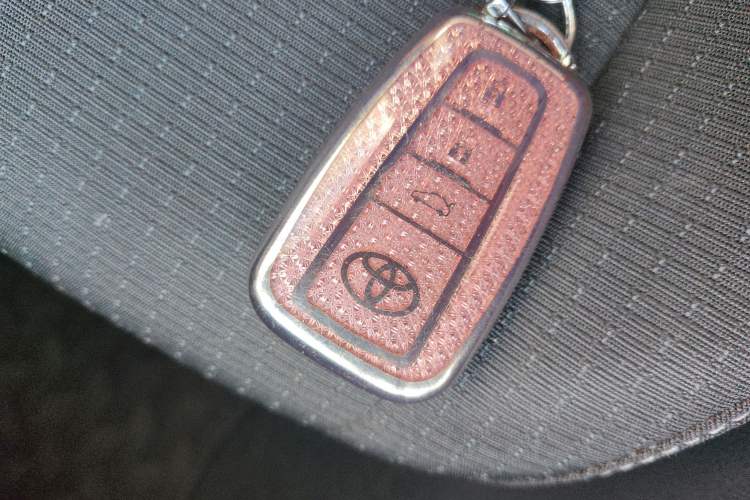 Used Toyota IZOA 2020 2.0L Enjoy Edition
