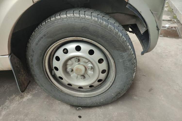 Used Wuling Rongguang 2014 1.2L S Base Model Right Front Wheel Hub