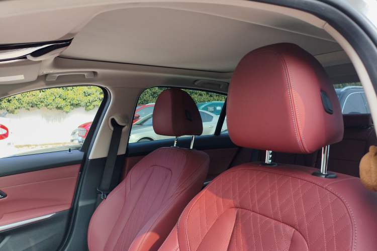 Used BMW i3 2023 eDrive 40 L Midnight Sports Package
