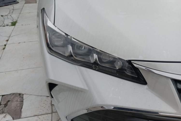 Used Toyota Avalon 2019 2.0L Luxury Edition China VI Standard Right Front Headlight