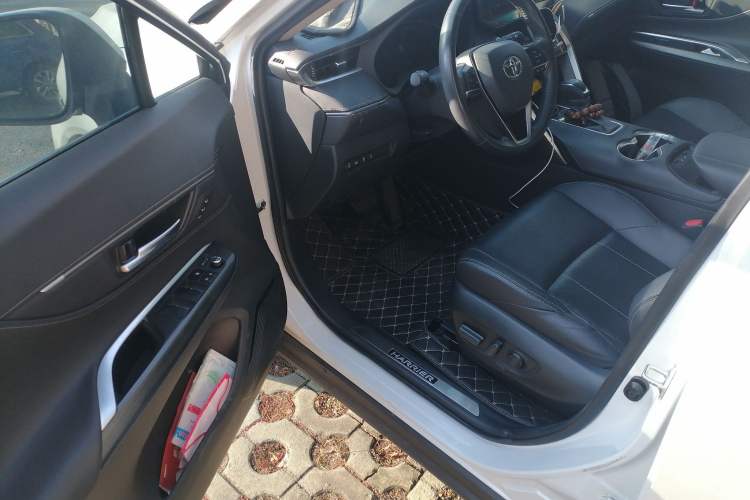 Used Toyota Harrier 2022 2.0L CVT Two-Wheel Drive Deluxe Edition