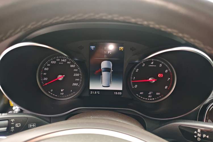 Used Mercedes-Benz GLC 2018 Facelift GLC 260 4MATIC Luxury Edition
