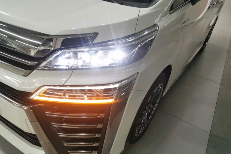 Used Toyota Vellfire 2021 Crown Dual-Engine 2.5L HV Supreme Edition
