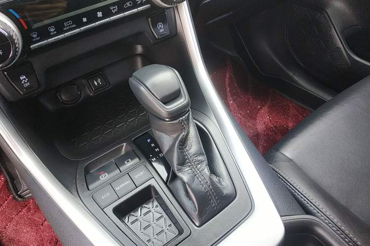 Used Toyota Wildlander 2020 2.0L CVT Two-Wheel Drive Luxury Edition Gear Lever