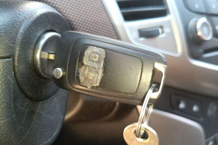 Used Chevrolet Cruze 2015 Hatchback 1.6L Automatic Comfort Edition Vehicle Key