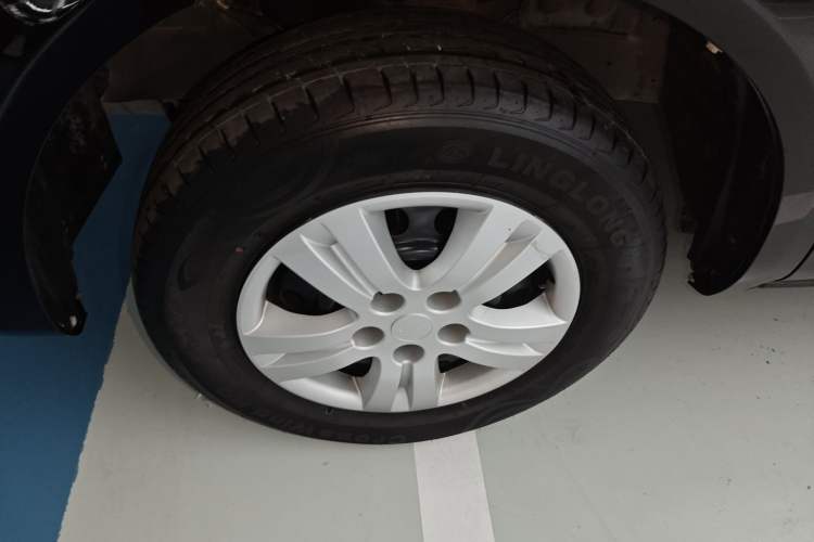 Used FORTHING Lingzhi 2023 M5L 1.6L Base Model 7 Seats Exterior 4