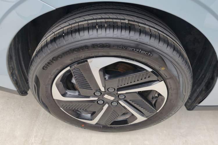 Used Geely Galaxy L6 2024 125km PLUS Dragon Edition