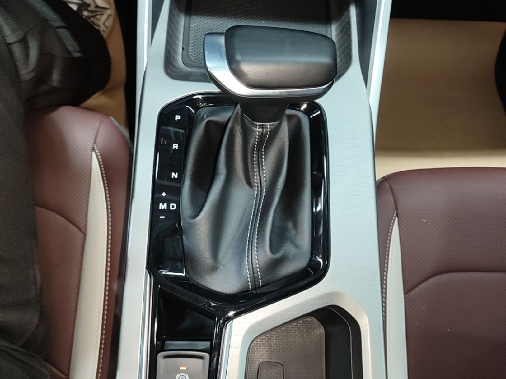 Geely Auto Emgrand 2026 Model 4th Generation 4 Millionth Anniversary Edition 1.5L CVT Excellence Edition — снимка 16