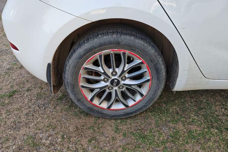 Used Kia K3S 2014 1.6L Automatic GLS Right Rear Wheel Hub