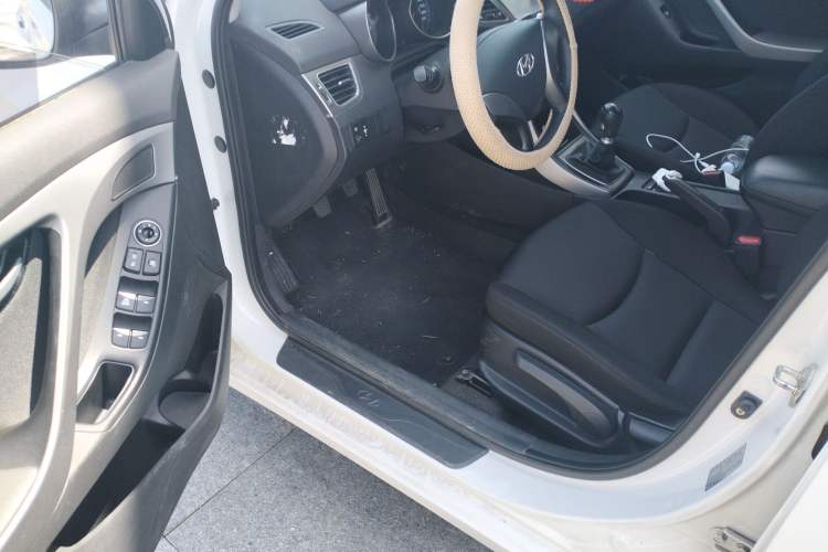 Used Hyundai Elantra (5th Generation / Langdong) 2015 1.6L Manual Fashion Edition
