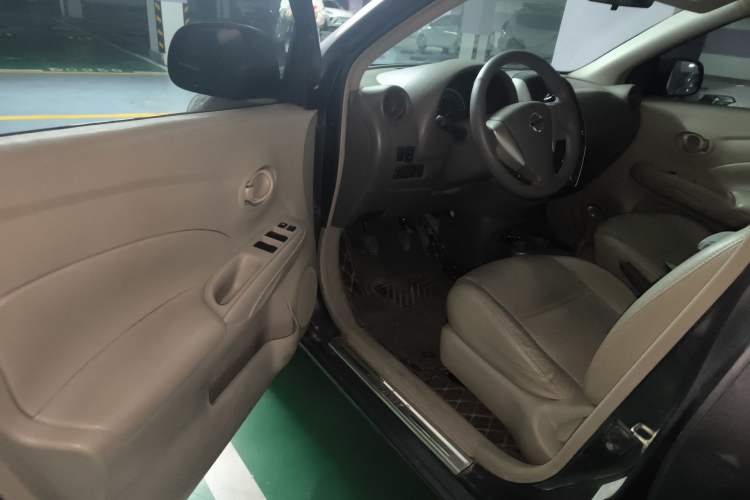 Used Nissan Sunny 2014 1.5XE Manual Elite Edition Driver Seat