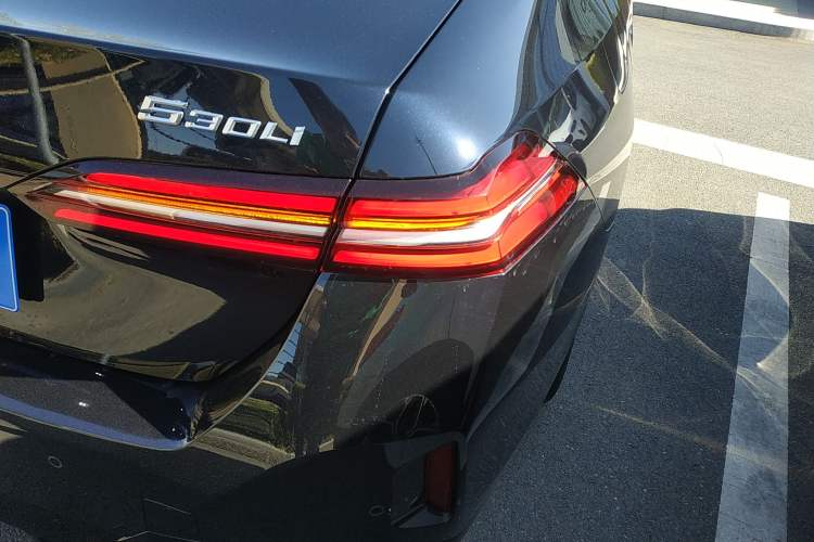 Used BMW 5 Series 2025 530Li Leading Model M Sport Package Right Rear Taillight