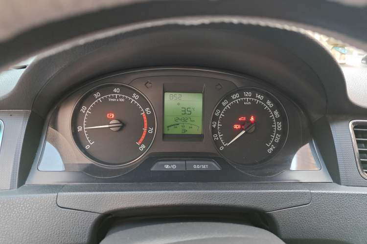 Used Skoda Rapid 2013 1.6L Manual Smart Selection Model
