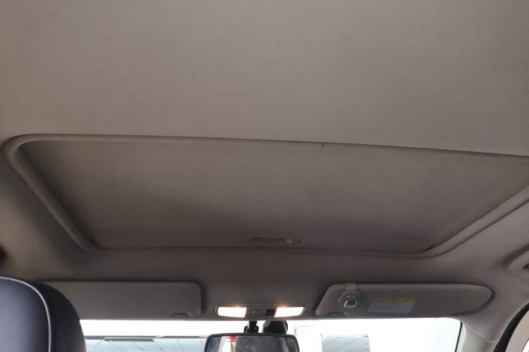 Used Mitsubishi Outlander 2019 2.4L 4x4 Zhi Xiang Edition 5 Seats China VI Standard
