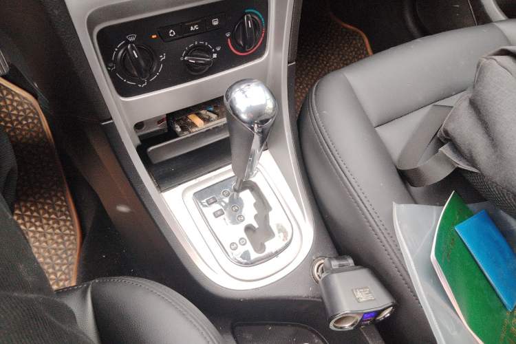 Used Peugeot 307 2009 Hatchback 1.6L Automatic Elite Edition Gear Lever