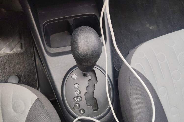 Used Suzuki Alto 2013 1.0L Automatic Luxury Model Gear Lever